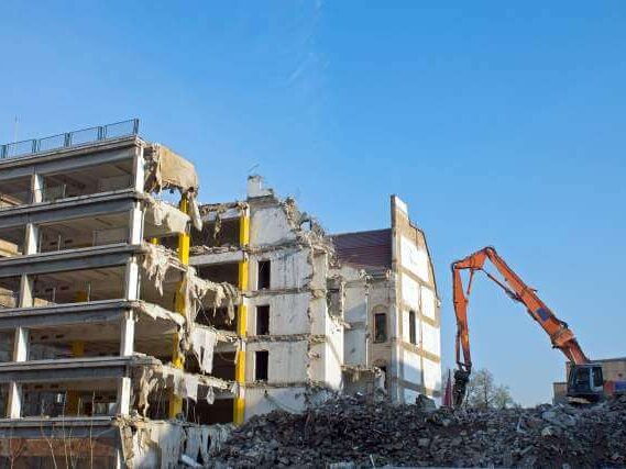 Közintézmények bontása